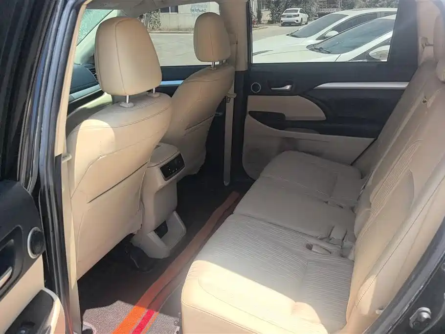Toyota Highlander 2020 — фото 11