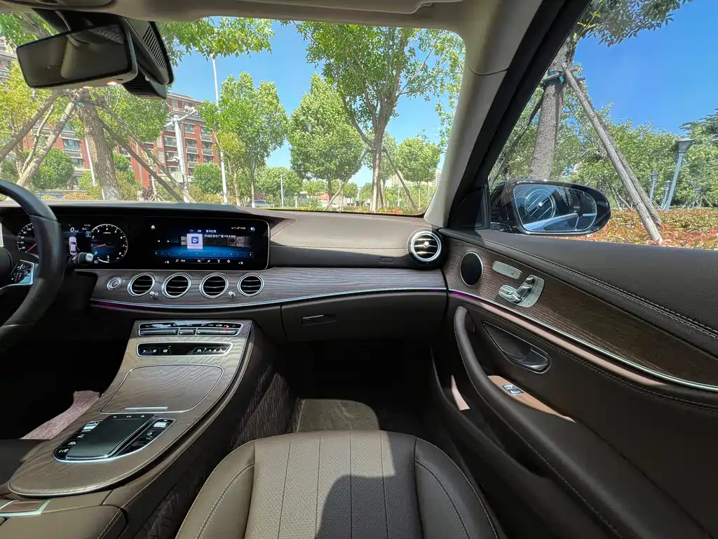 Mercedes-Benz E-Class 2023 — фото 16