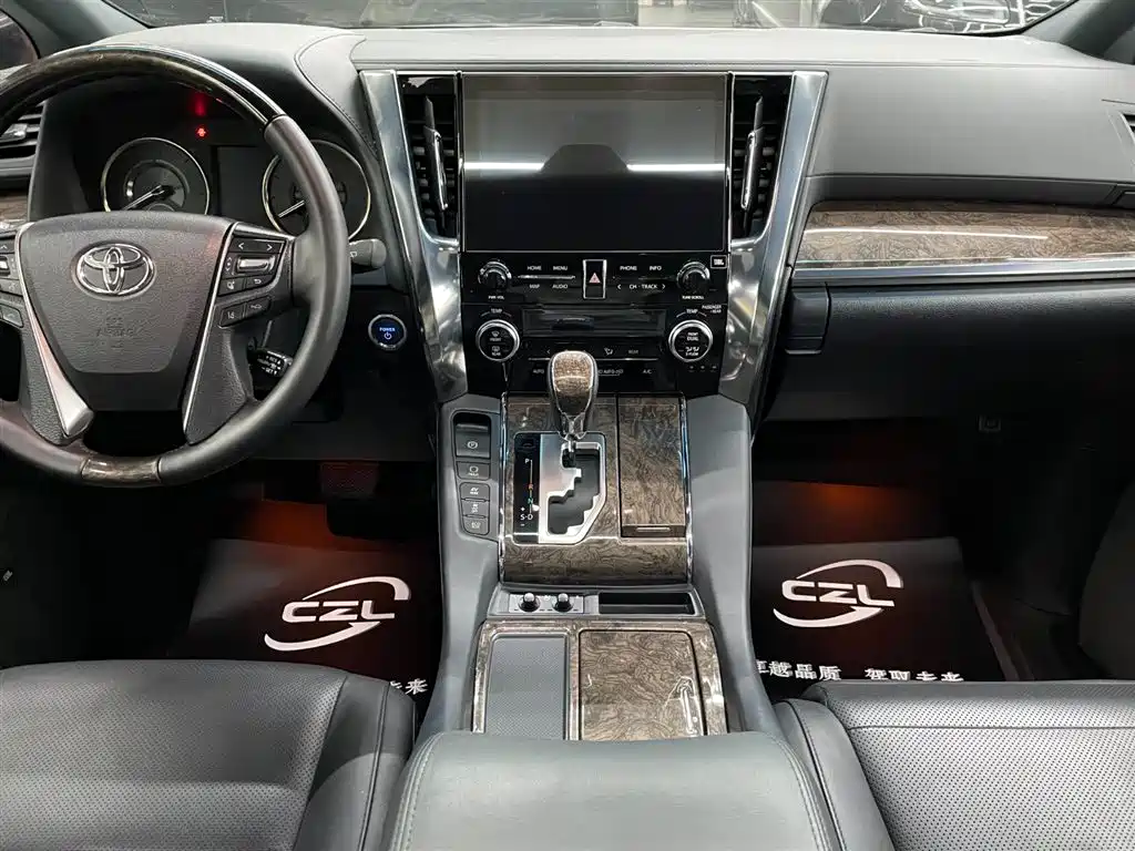 Toyota Vellfire 2021 — фото 11