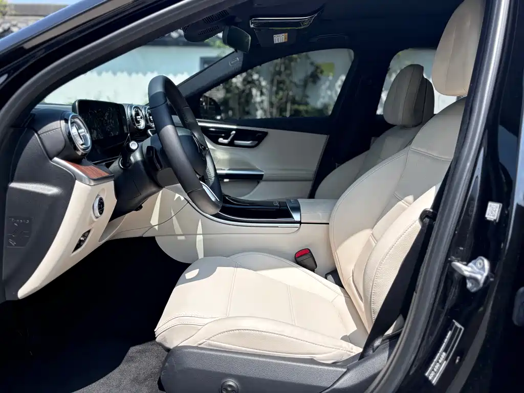 Mercedes-Benz C-Class 2023 — фото 11