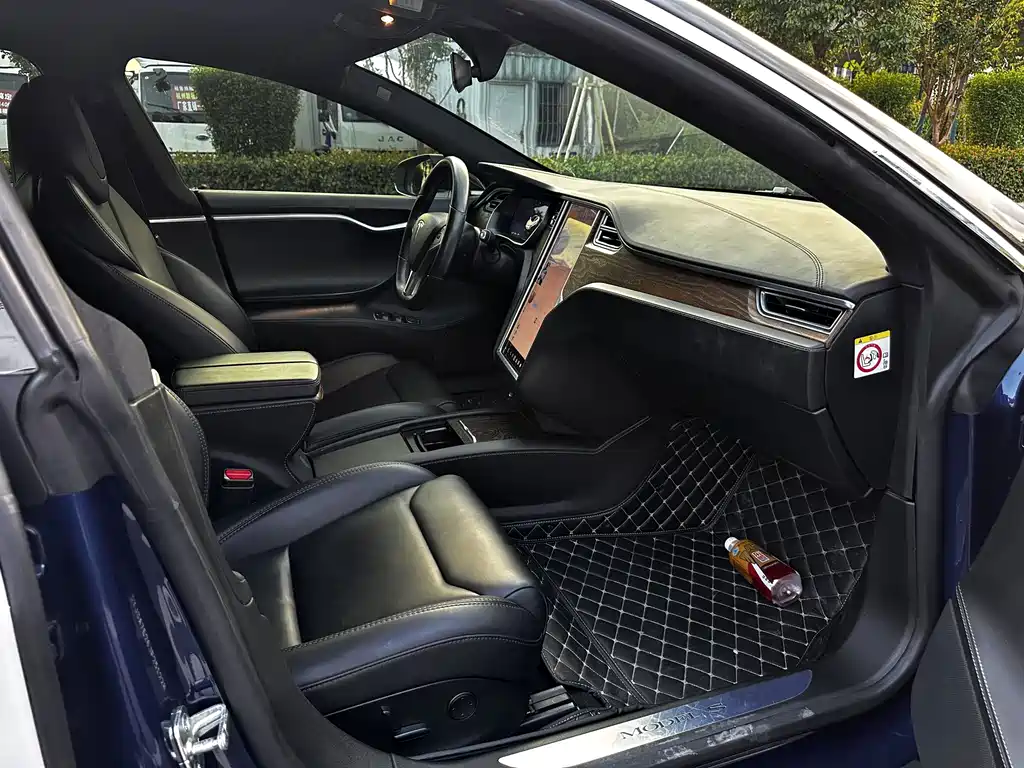 Tesla Model S 2018 — фото 12