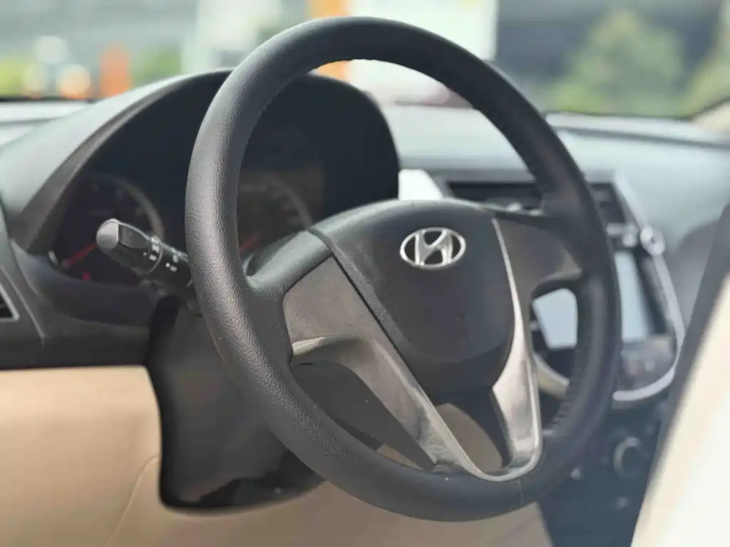 Hyundai Verna 2014 — фото 18
