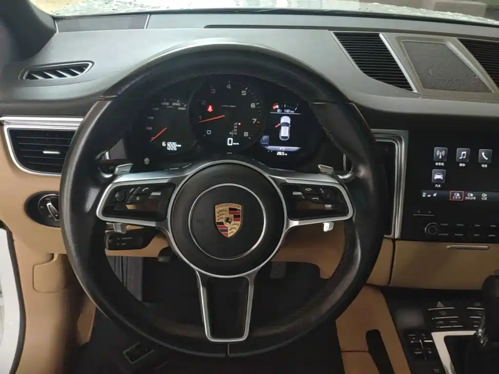 Porsche Macan 2017 — фото 11