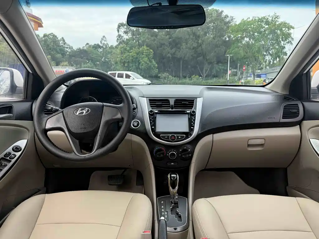 Hyundai Verna 2014 — фото 19
