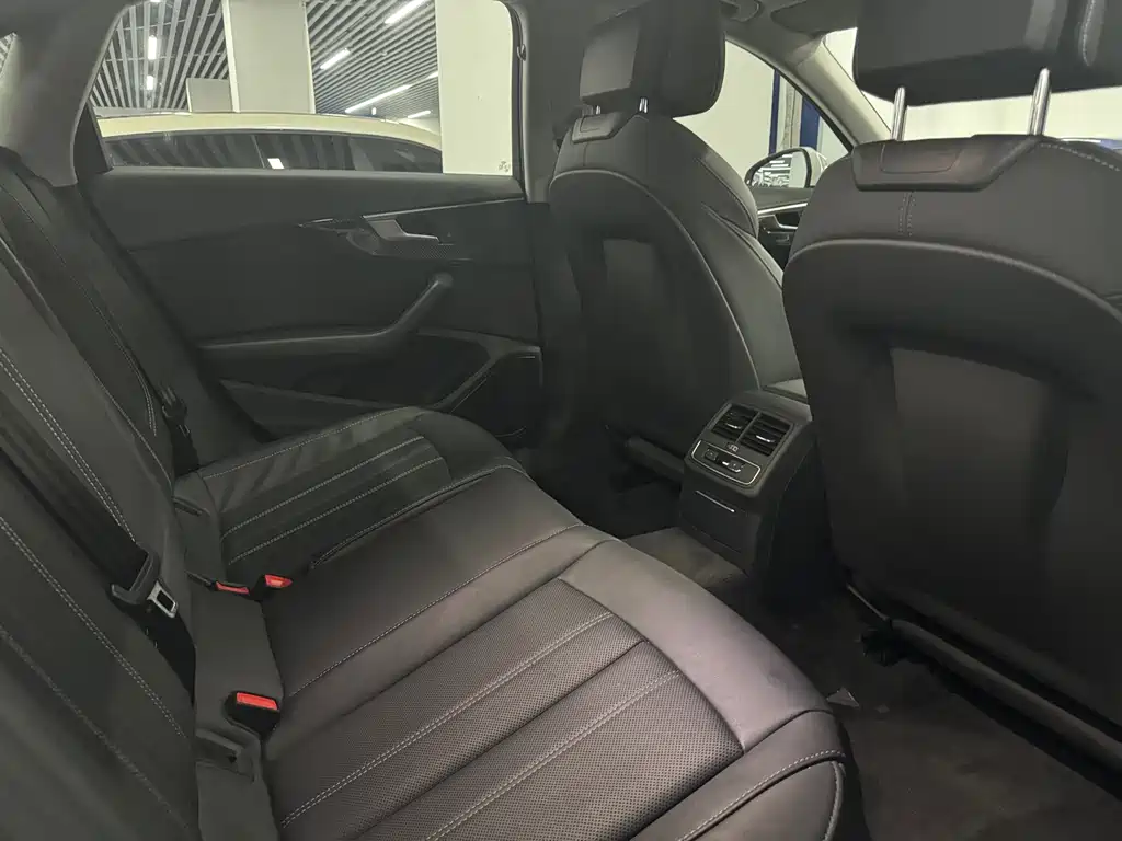 Audi A4L 2021
