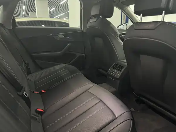 Audi A4L 2021