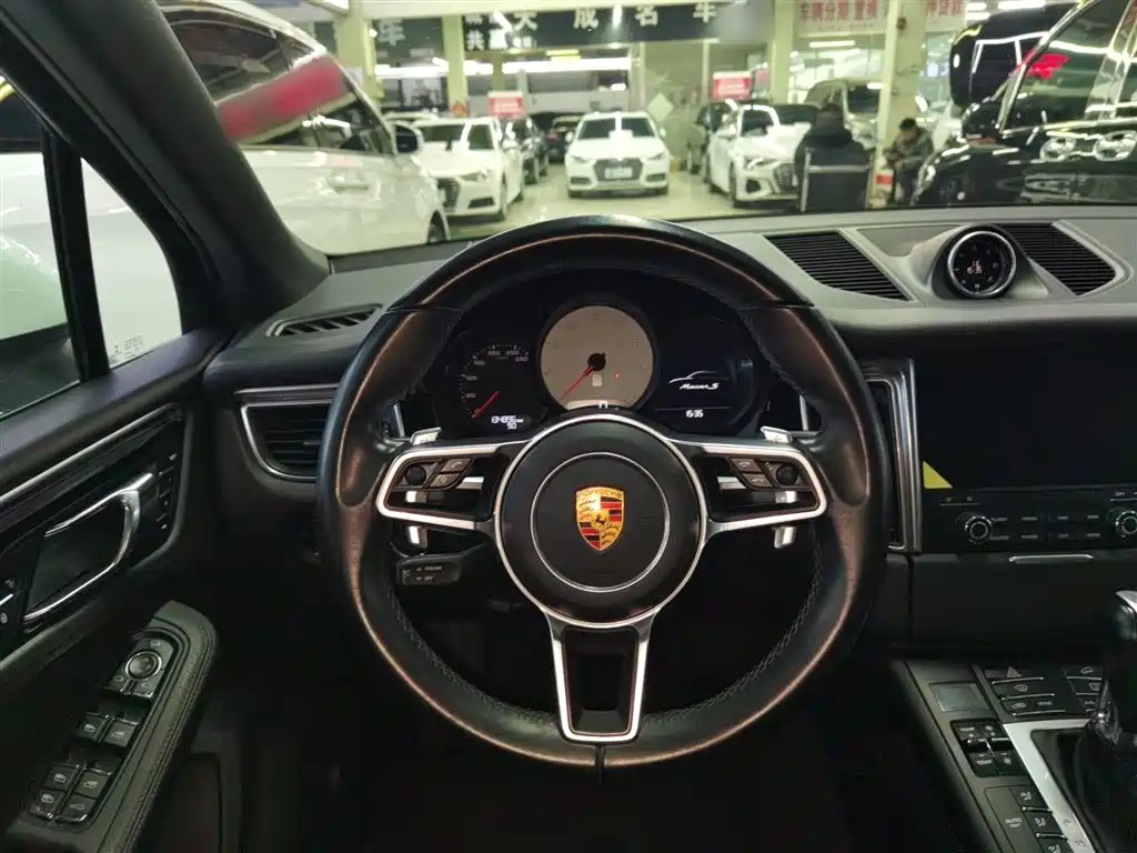 Porsche Macan 2017 — фото 11