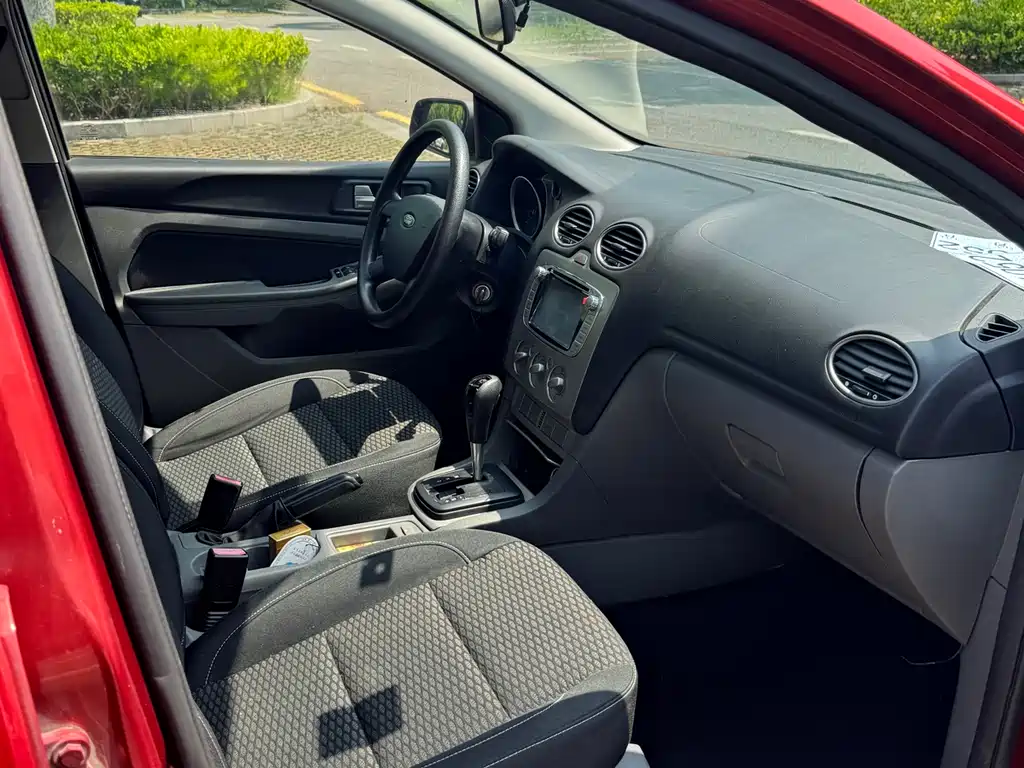 Ford Focus 2015 — фото 16