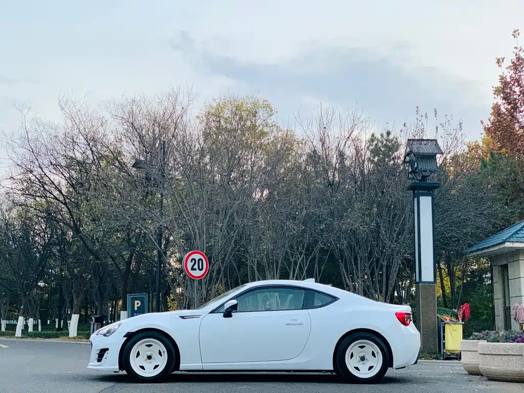 Subaru BRZ 2017 — фото 11
