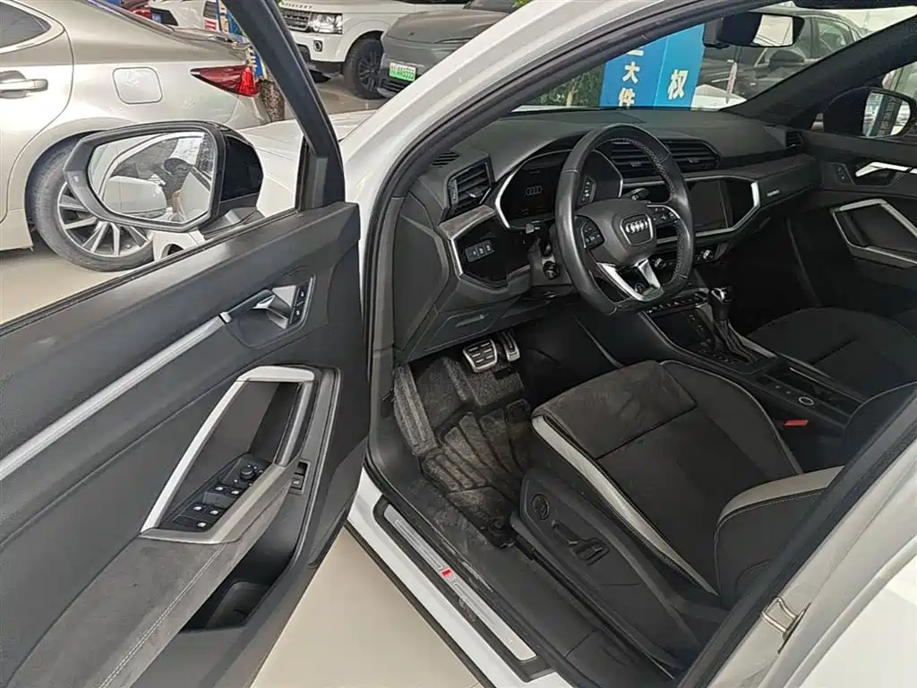 Audi Q3 2023 — фото 16