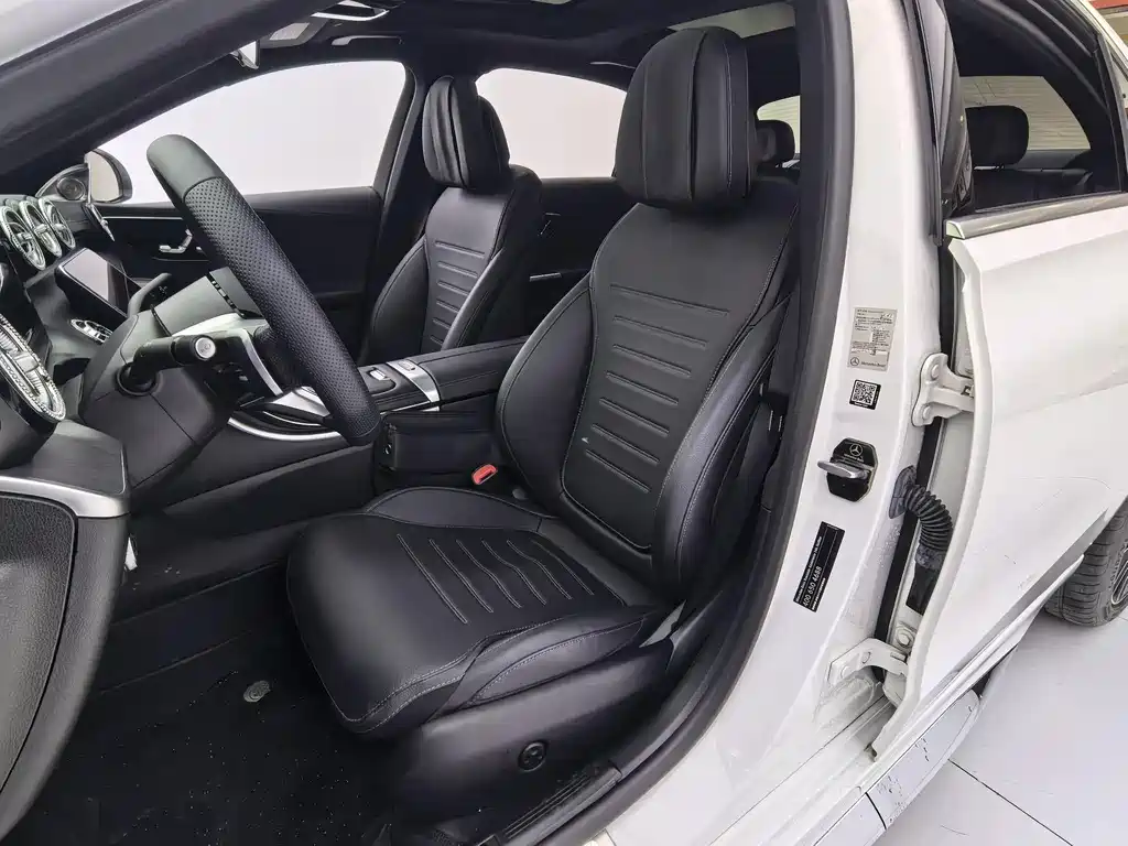 Mercedes-Benz C-Class 2024 — фото 20