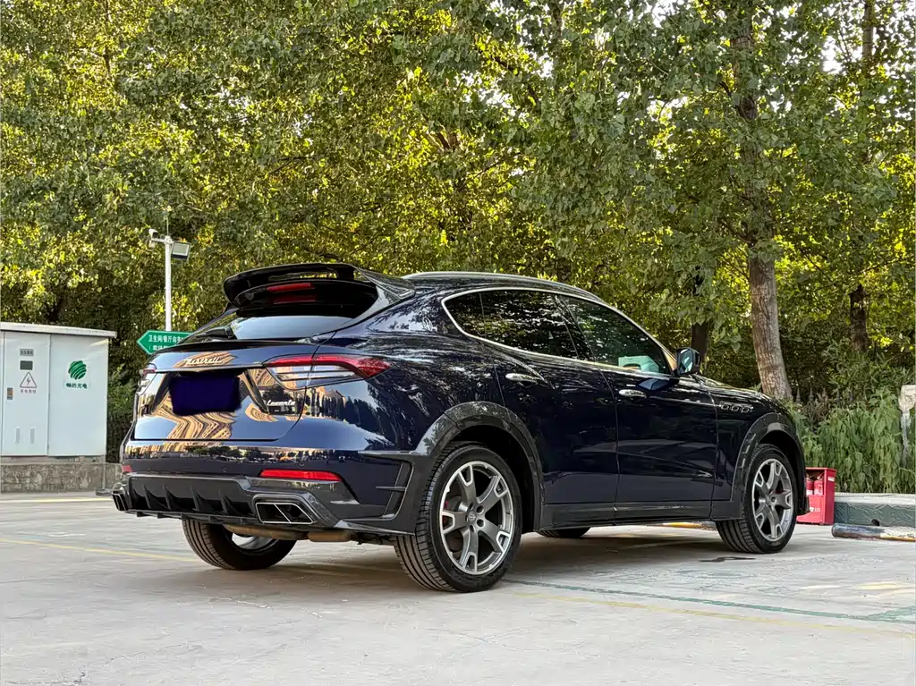 Maserati Levante 2017 — фото 24