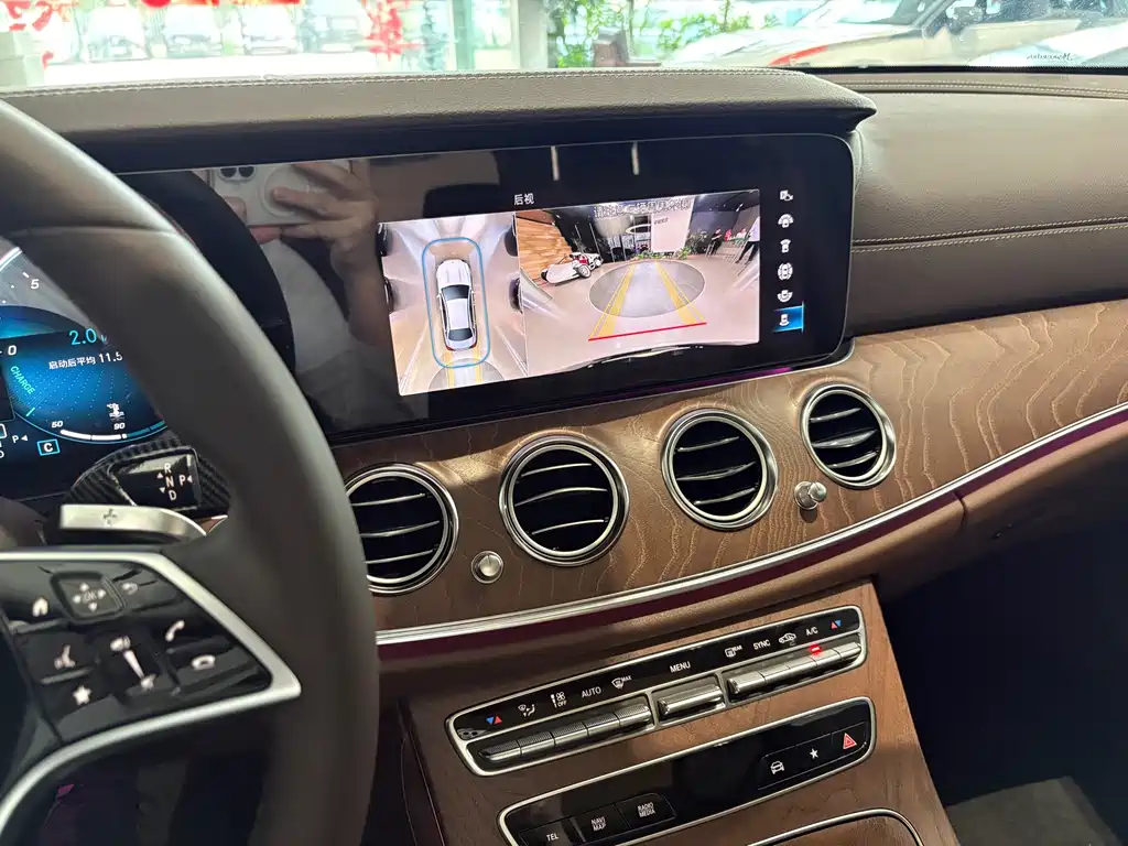 Mercedes-Benz E-Class 2023 — фото 19