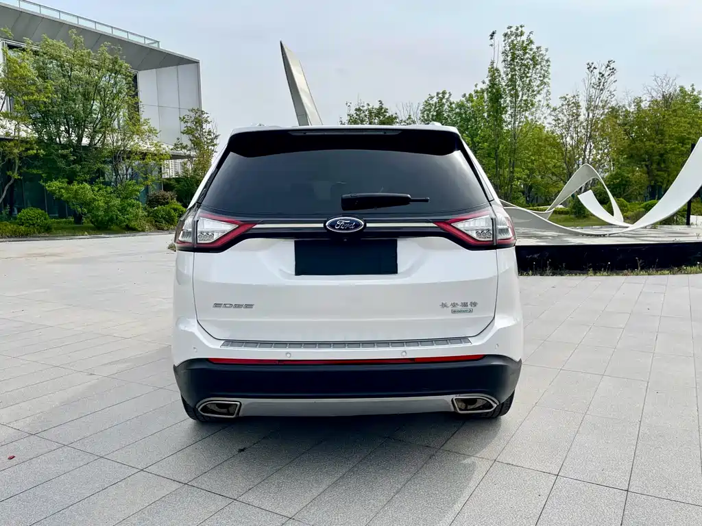 Ford Edge 2018 — фото 20