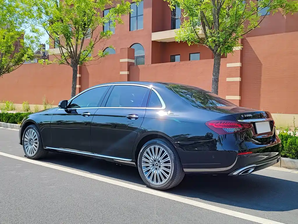Mercedes-Benz E-Class 2023 — фото 33