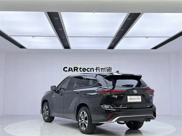 Toyota Crown Kluger 2024
