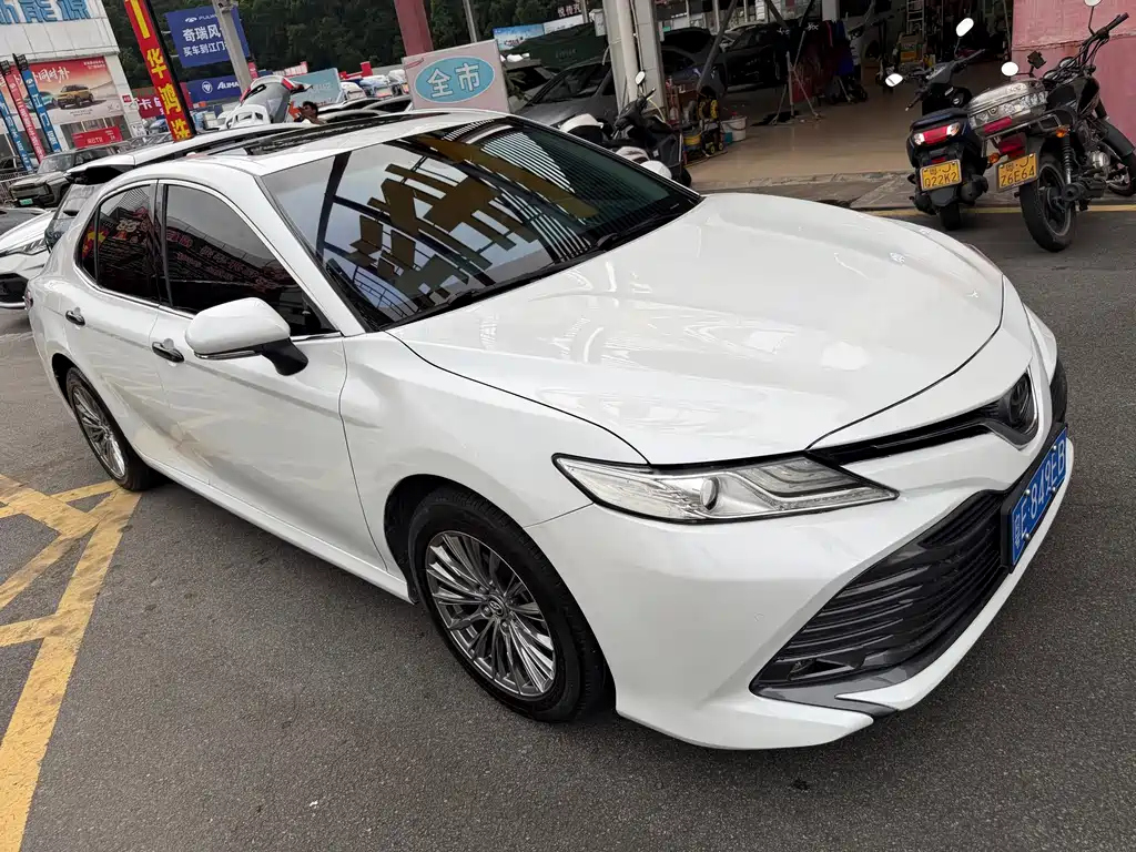 Toyota Camry 2020 — фото 3