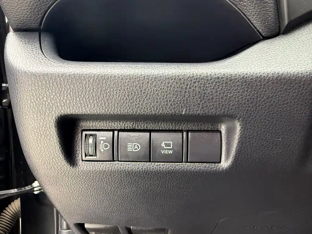 Toyota RAV4 2023 — фото 20