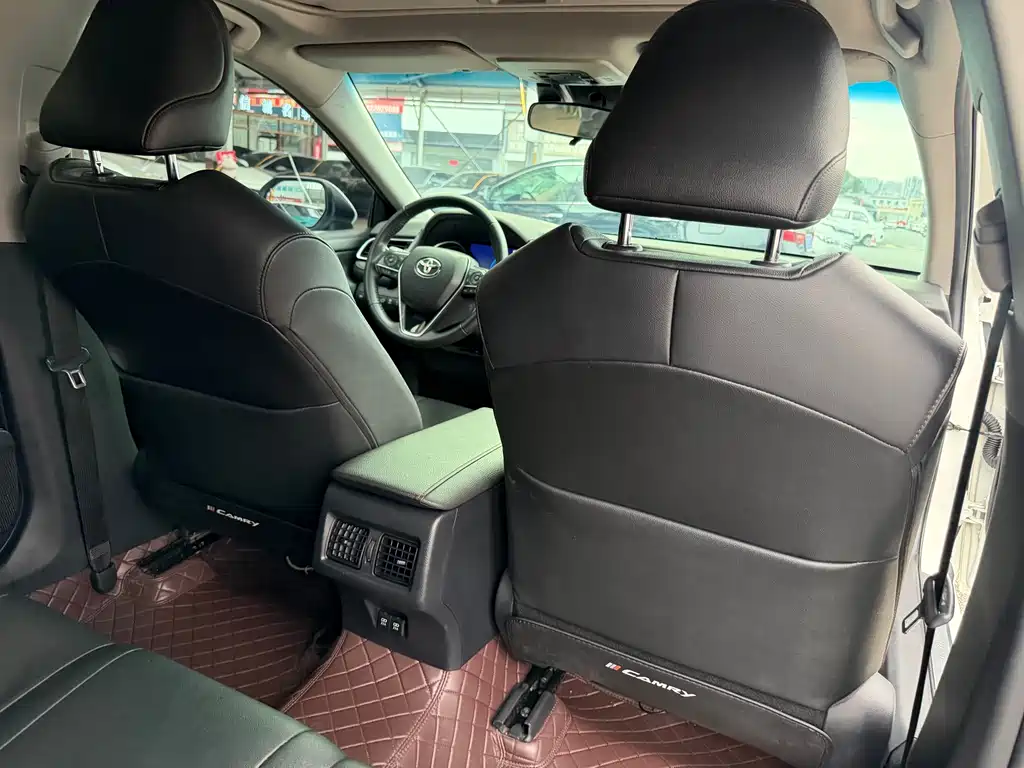 Toyota Camry 2020 — фото 22