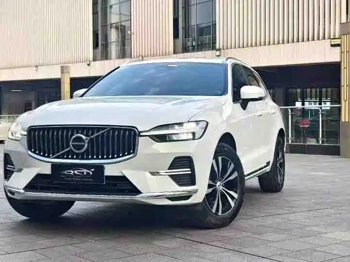 Volvo XC60 2024 — фото 1