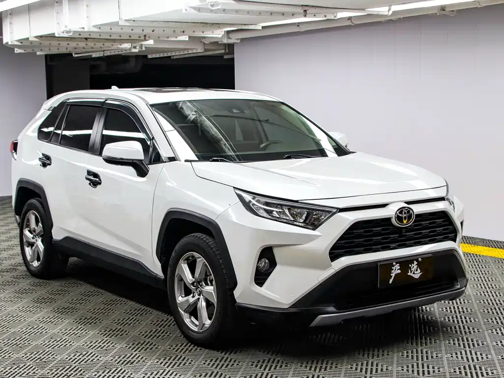 Toyota RAV4 2022 — фото 3