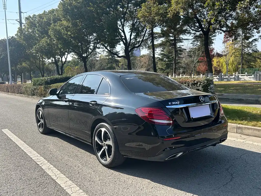 Mercedes-Benz E-Class 2018 — фото 9