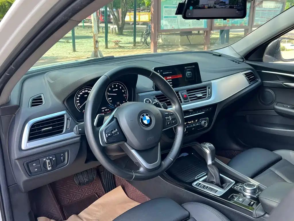 BMW 1 Series 2018 — фото 23