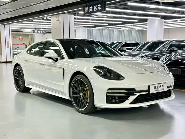 Porsche Panamera 2021
