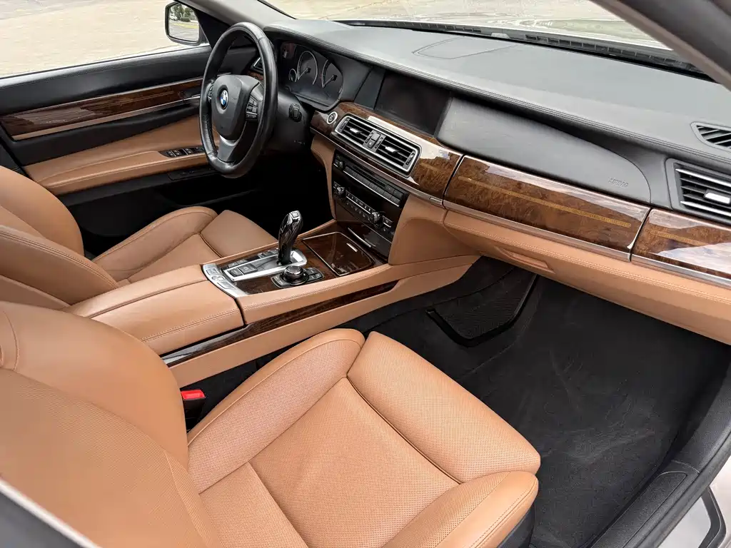 BMW 7 Series 2014 — фото 18