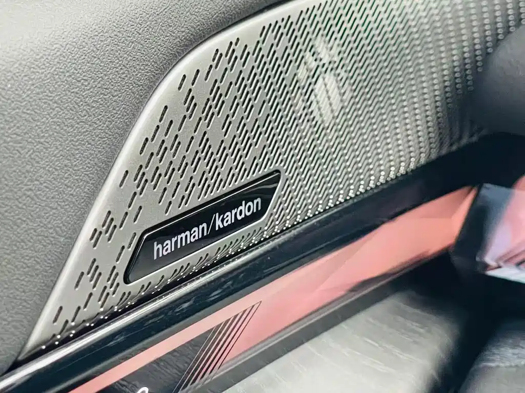 BMW 5 Series 2025 — фото 12