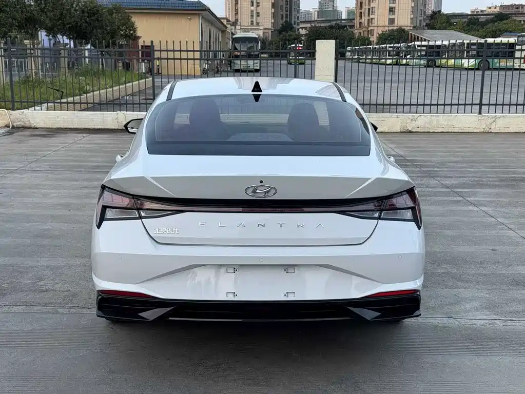 Hyundai Elantra 2022
