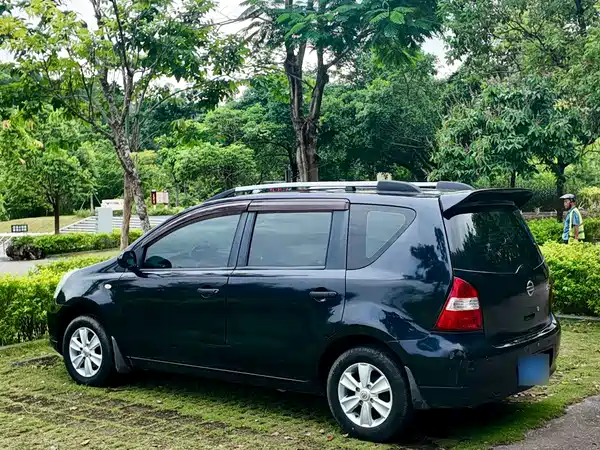 Nissan Livina 2011