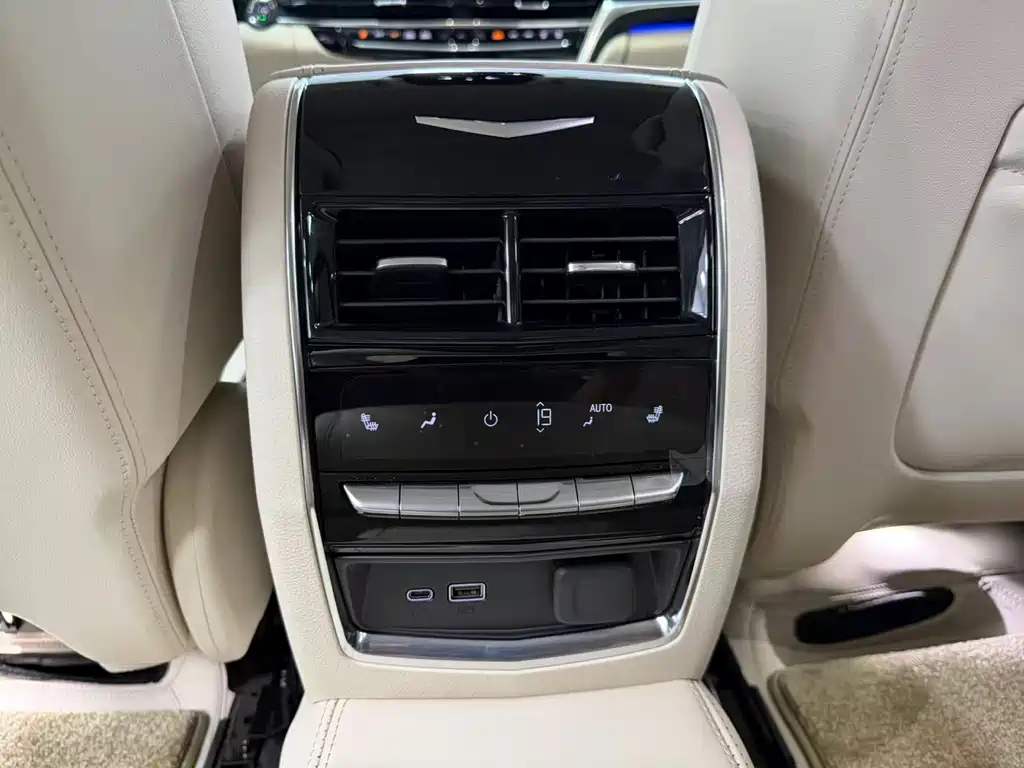 Cadillac CT6 2025 — фото 12