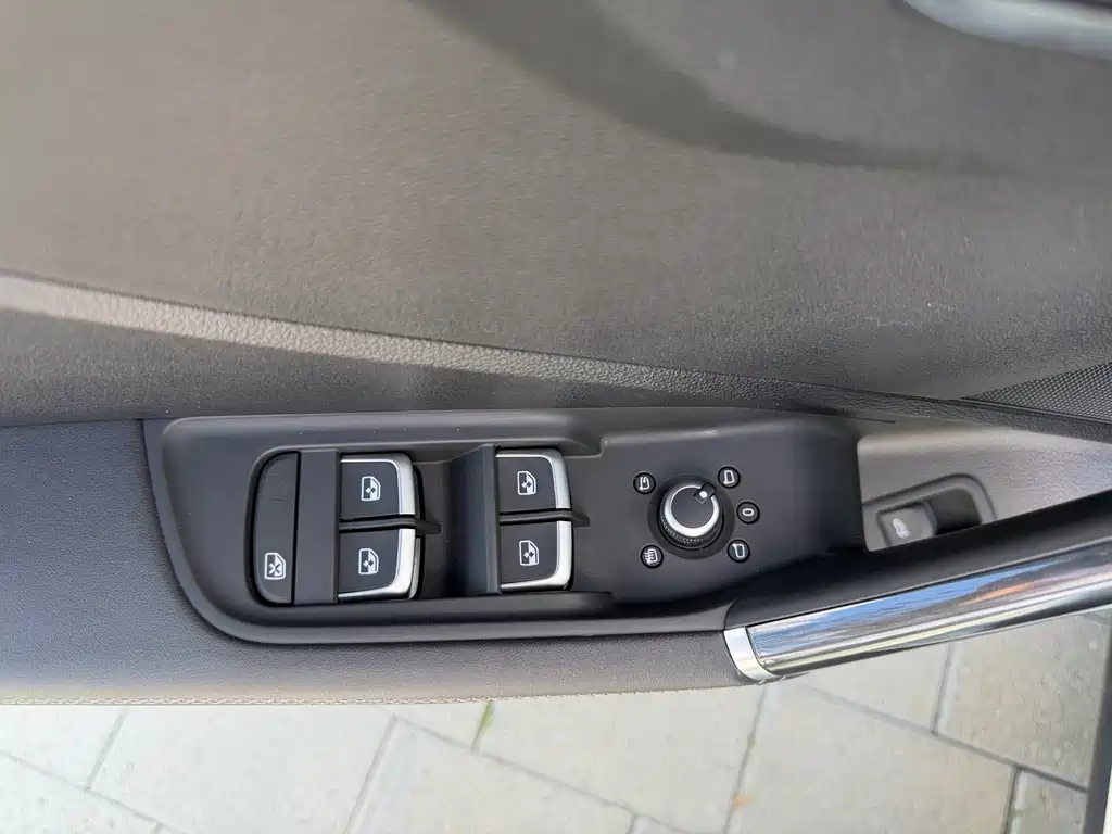 Audi Q2L 2023