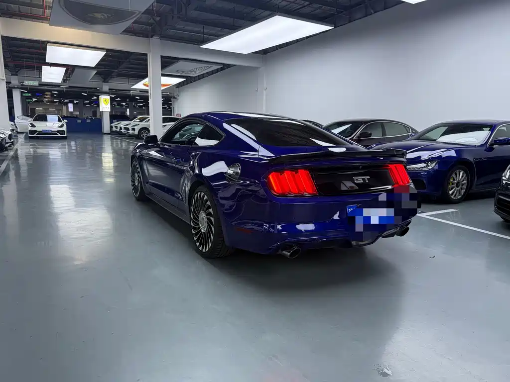 Ford Mustang 2017 — фото 11