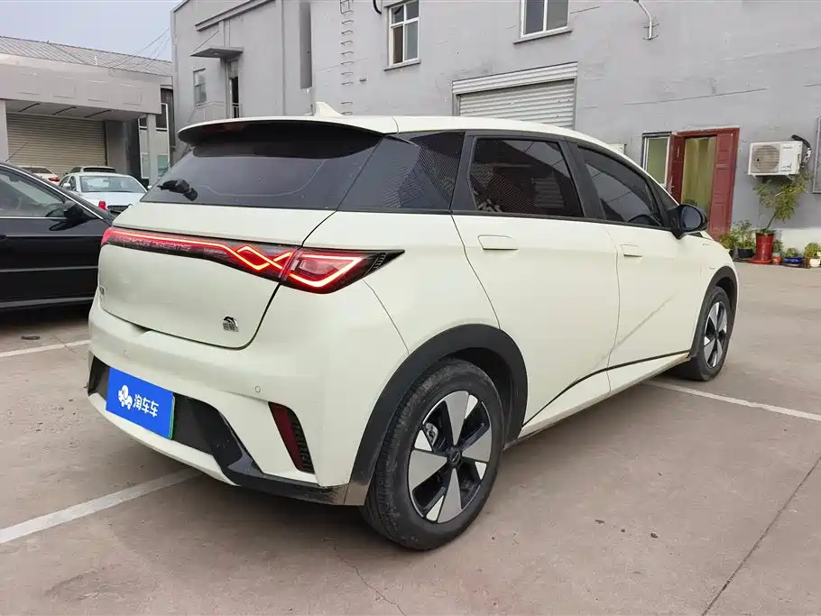 BYD Dolphin 2023
