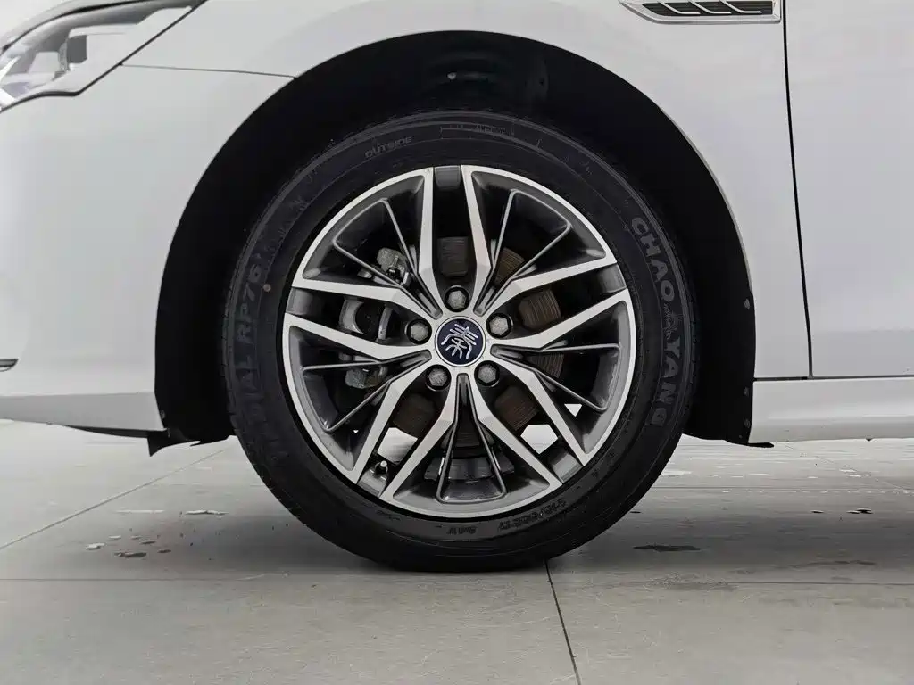 BYD Qin PLUS 2023 — фото 17