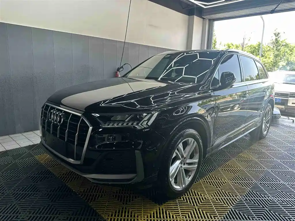 Audi Q7 2021 — фото 1