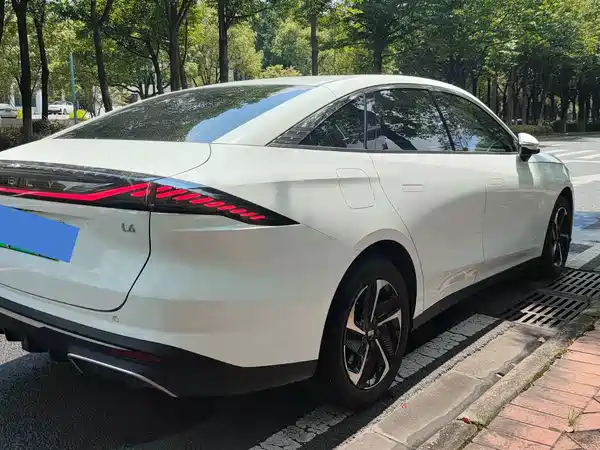 Geely Galaxy L6 2024