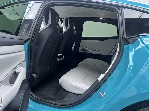 Xiaomi SU7 2024