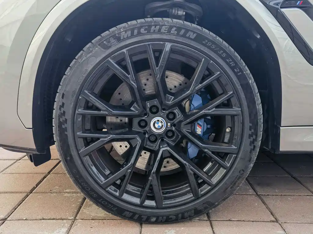 BMW X6 M 2022 — фото 20