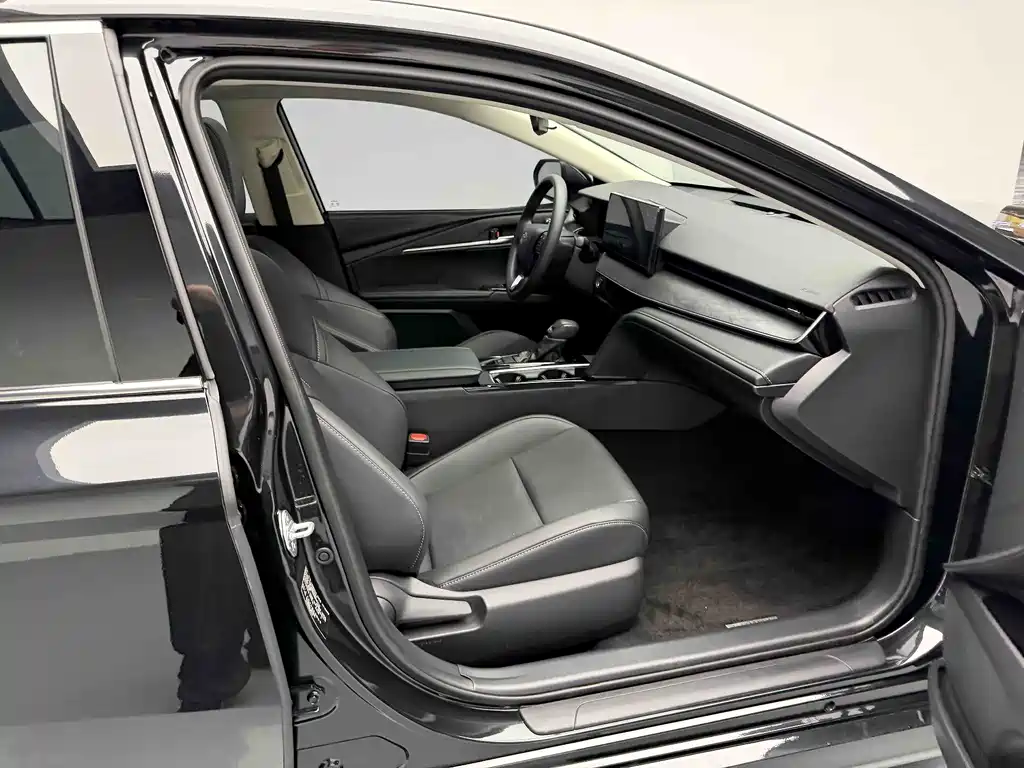 Toyota Camry 2025 — фото 18