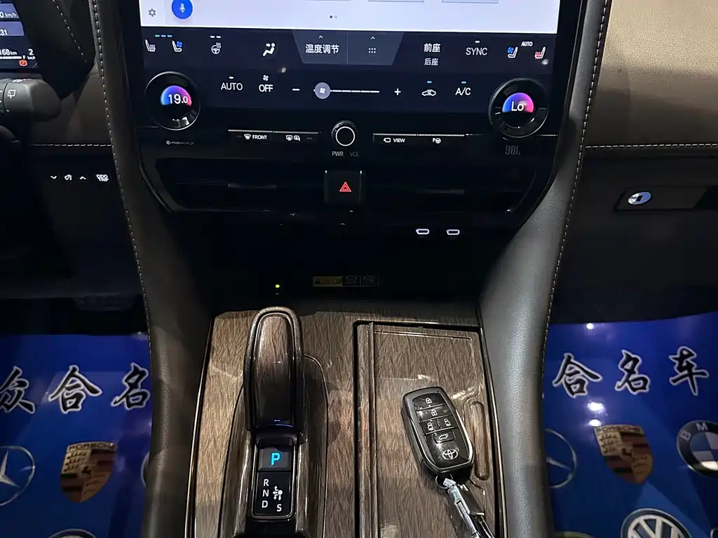 Toyota Alphard 2024 — фото 15