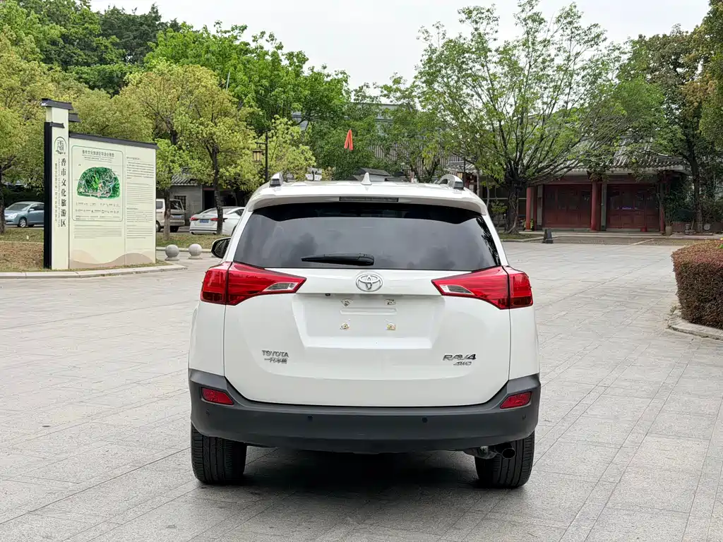 Toyota RAV4 2016 — фото 11