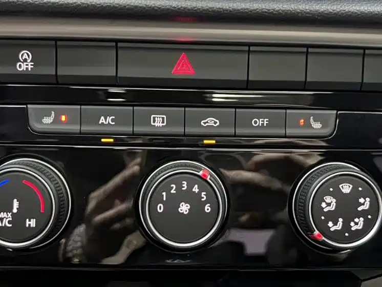 Volkswagen T-Roc 2023 — фото 16