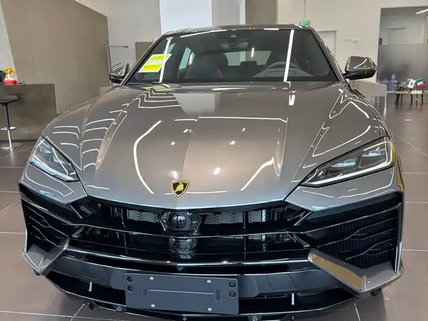 Lamborghini Urus SE 2025