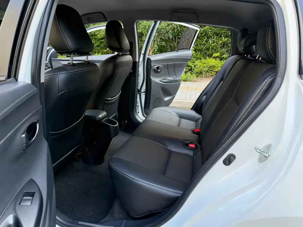 Toyota Yaris L 2018 — фото 12