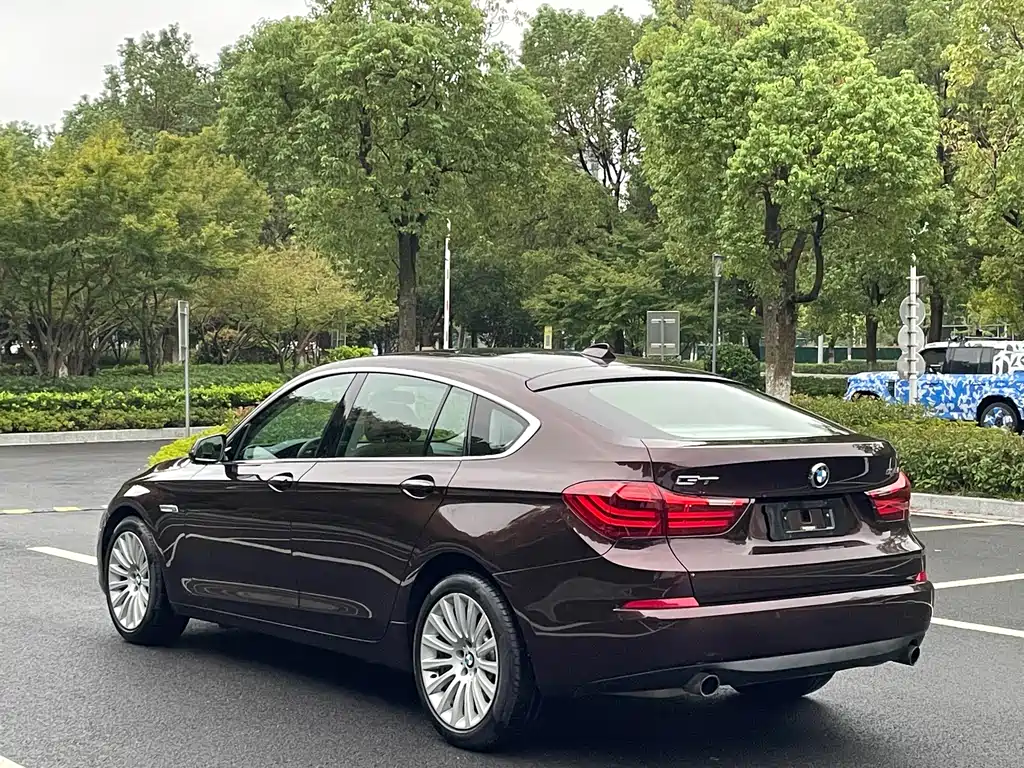 BMW 5 Series GT 2014 — фото 14