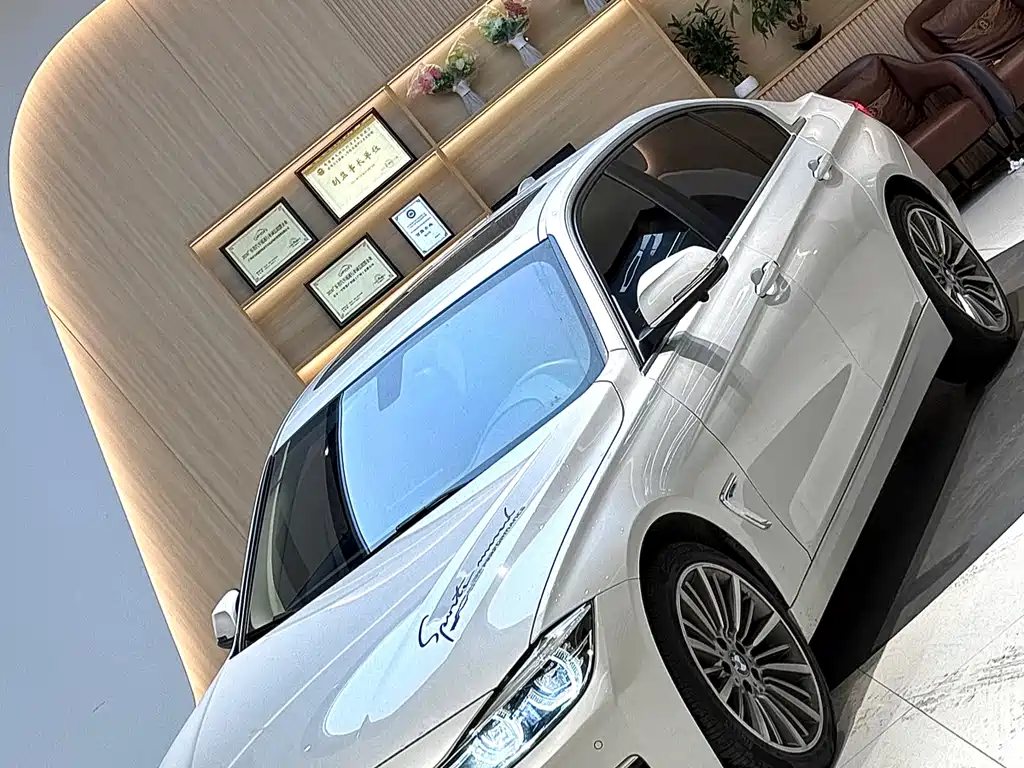 BMW 3 Series 2019 — фото 17