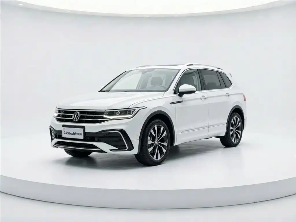 Volkswagen Tiguan L 2022 — фото 1
